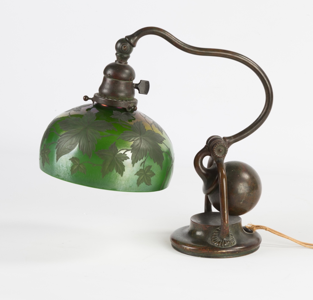 Tiffany Studios NY Counter Balance Lamp with Intaglio Carved Shade. Engraved green iridescent shade, - Image 4 of 6