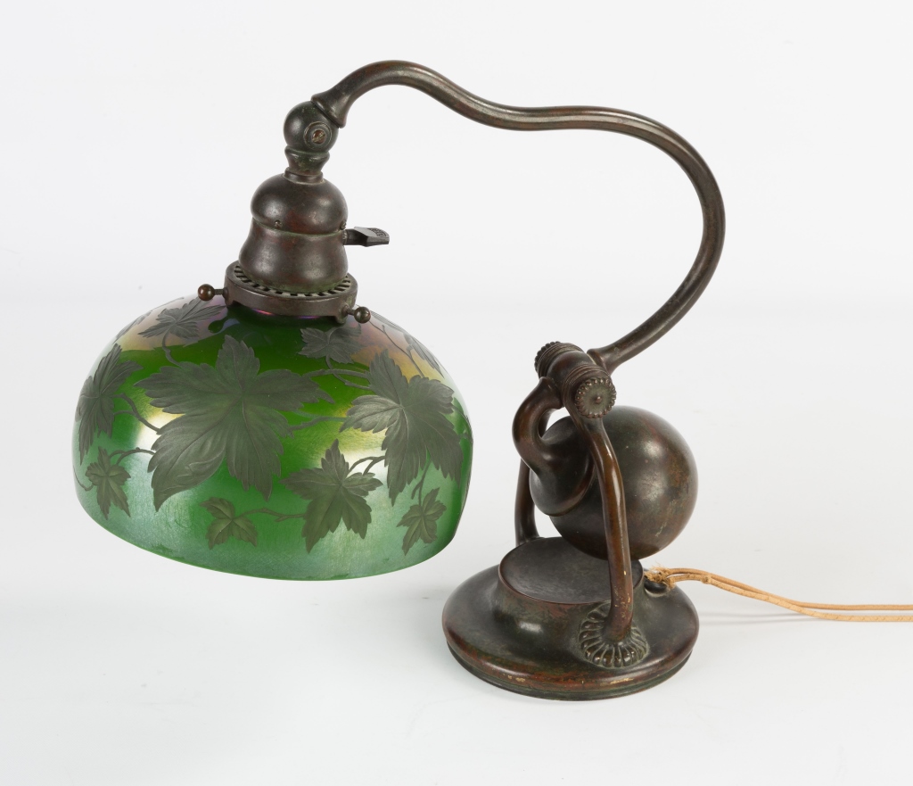 Tiffany Studios NY Counter Balance Lamp with Intaglio Carved Shade. Engraved green iridescent shade, - Image 3 of 6