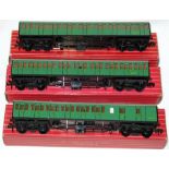HORNBY DUBLO 3 x BR(S) Green Suburban Coaches 2 x 4081 2nd Mint in an Excellent Box and Mint in a