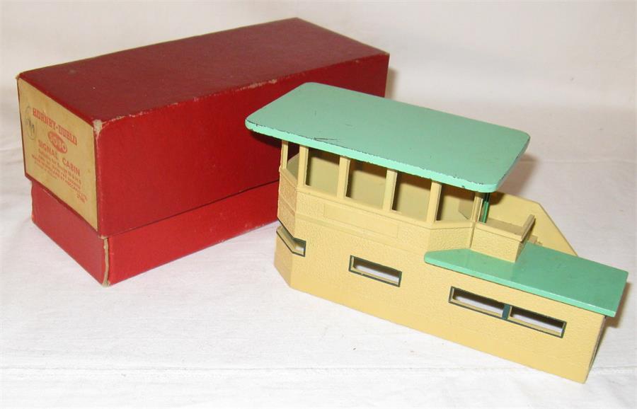 HORNBY DUBLO 5080 Signal Cabin with Turquoise Roof - mark to top otherwise Good in a complete Box
