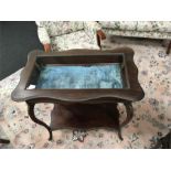 A Victorian mahogany bijoutrie table fitted metal mounts resting on swept out legs.