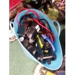 A tub full of car related tools. (ag1444719/ag1444756).