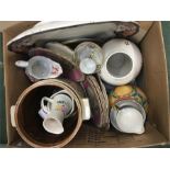 A quantity of chinaware.