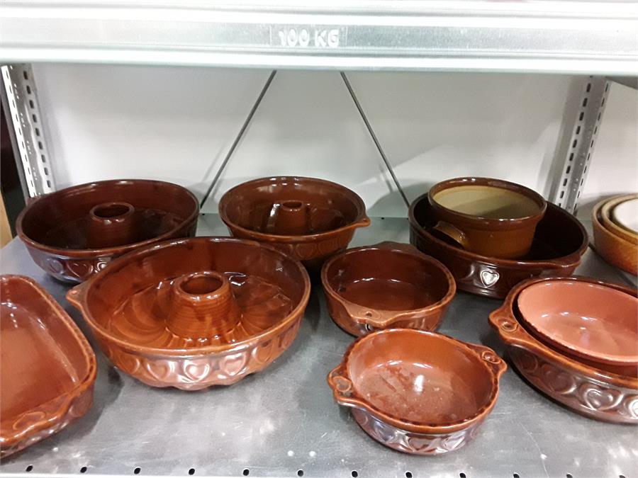 A quantity of oven ware in brown glaze.