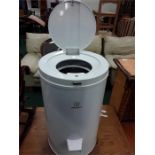 A Gravity Indesit spin dryer.