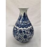 A Chinese blue and white export vase decorated flowers