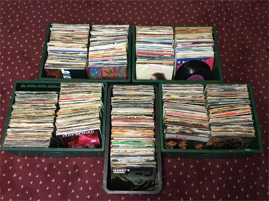 Boxes Of Ex DJ Vinyl 45rpm Records. Here we have 5 boxes of 7” to include many hits from the 70’s