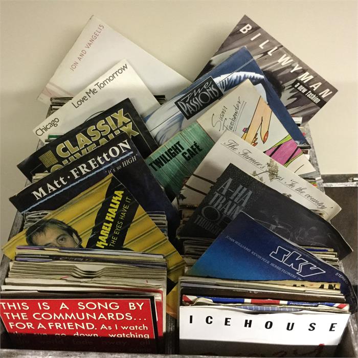 Large Box Of Chart 7” Vinyl 45rpm Singles. Here we have part of a DJ collection consisting of mainly