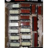 HORNBY DUBLO 3R 18 x D1 Vans - 10 x BR White Insulated Meat Vans, 4 x BR(E) Fish Vans, 2 x Ventilted