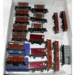 HORNBY DUBLO 3R - 18 x D1 Wagons - 6 x Cattle Wagons - 2 in Excellent Boxes - 3 x Horse Boxes,2 x