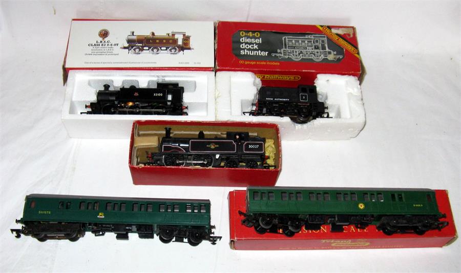 TRIANG HORNBY - EMU and 3 x Steam Locomotives - Triang R156/225 4 SUB EMU Power and Dummy Cars -