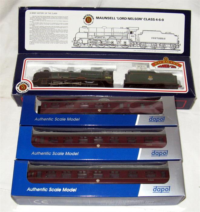 BACHMANN and DAPOL - Bachmann 31-402 BR Green Lord Nelson 4-6-0 'Sir Francis Drake' - Excellent in a