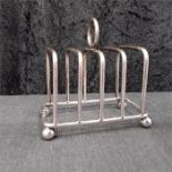 A small silver toast rack. (116g)