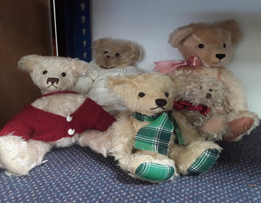 Various Teddy bears.