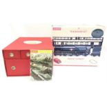 Hornby R1038 The Orient Express Boxed Set, comprising BR 4-6-2 'United States Lines' Merchant Navy