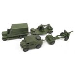 Dinky Toys 697 25-Pounder Field Gun Set, comprising Quad Tractor, Ammunition Trailer and 25