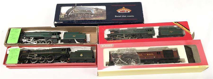 Bachmann 31-957 A4 60033 'Seagull' 4-6-2 BR green locomotive, G/VG in F box. Together with 3 x