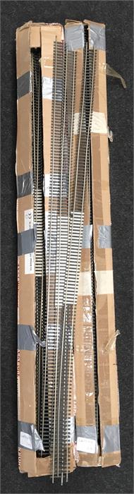 Quantity of Hornby OO gauge track, includes 32 x R8090 semi-flexible single yard length. Overall