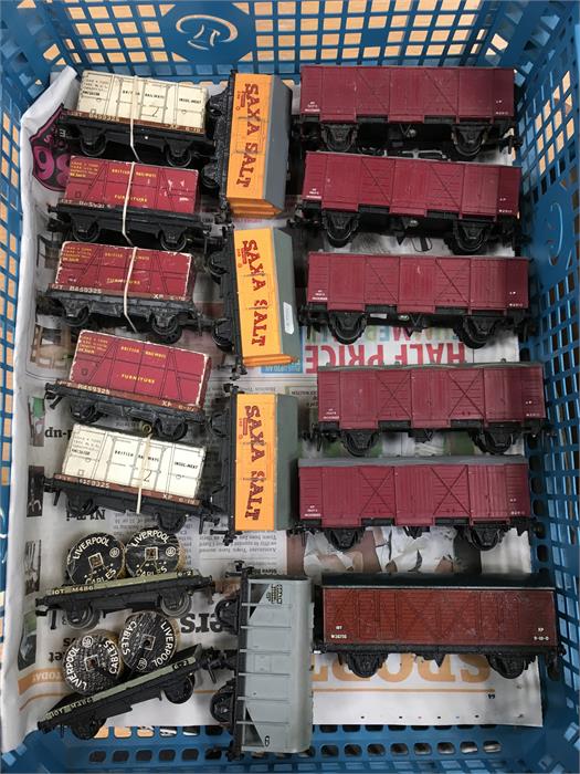 17 x Hornby Dublo rolling stock. Appear F-G.