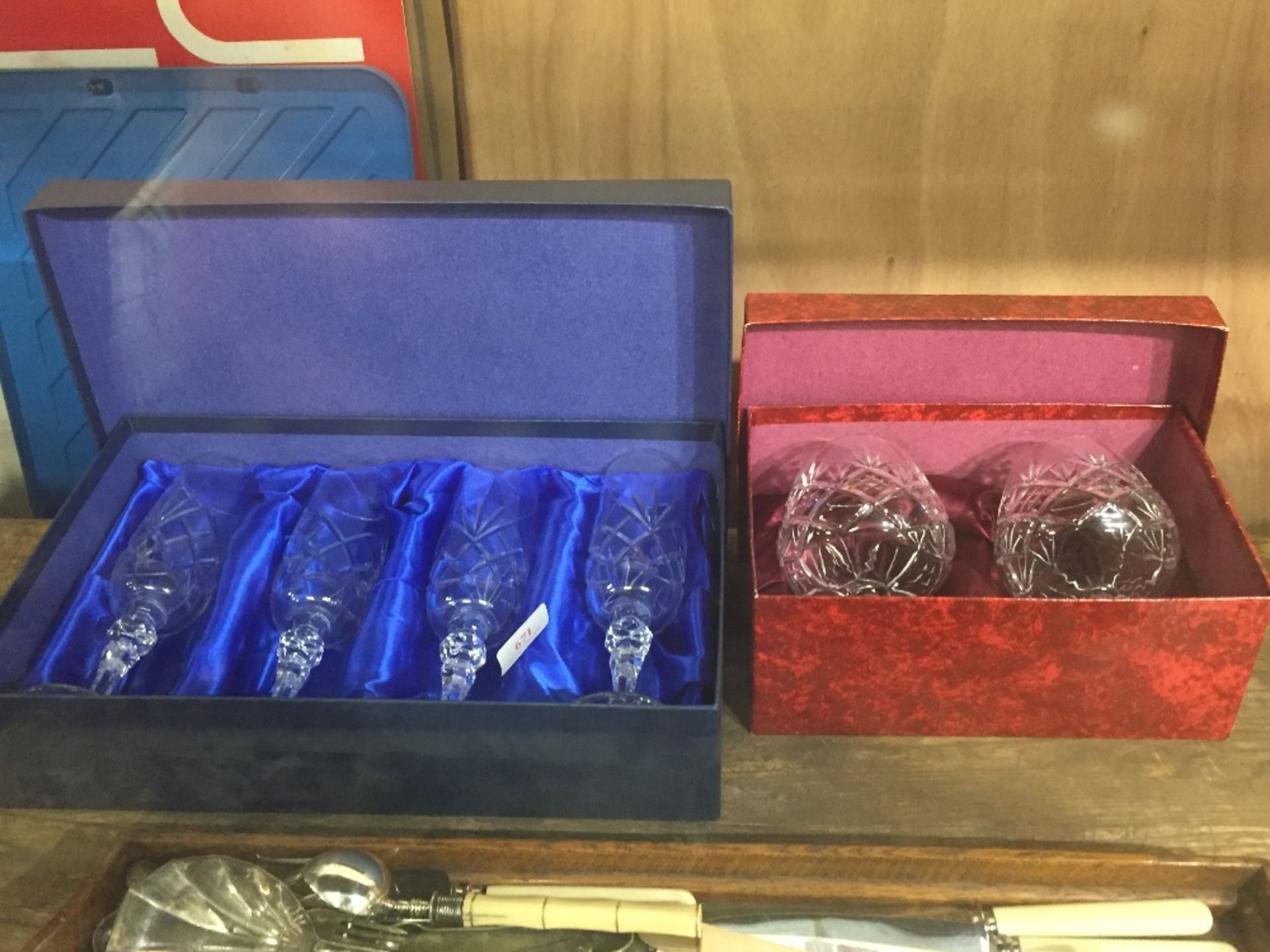 BOX INC PAIR OF DOULTON INTERNATIONAL GLASSES AND BOXED SET OF 4 BOHEMIEN CRYSTAL GLASS
