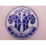 An C18th or C19th Chinese blue and white porcelain tobacco leaf pattern plate, 9" diameter