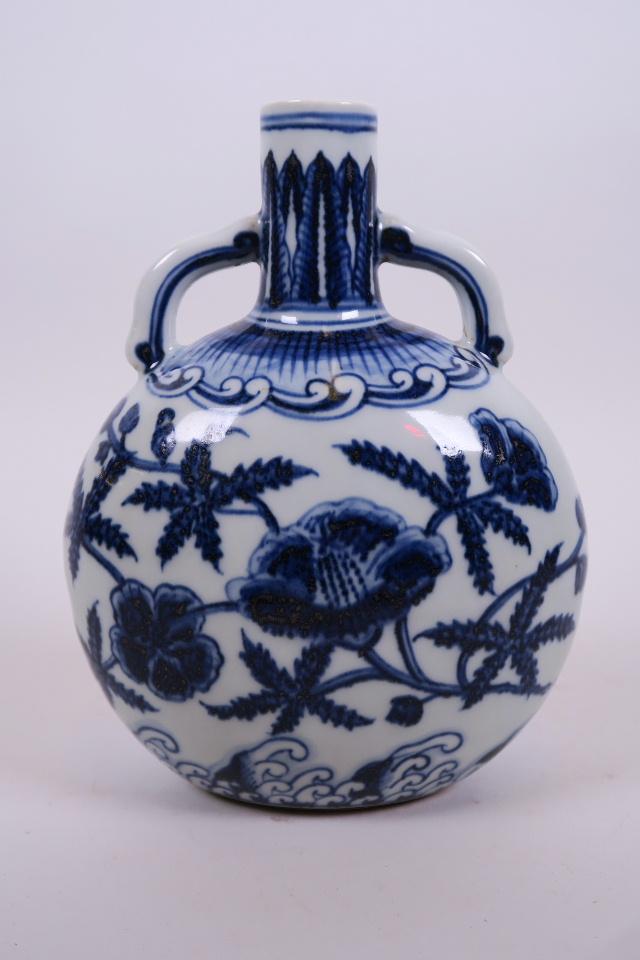A small Chinese blue and white pottery flask with two handles and floral decoration, 4 character