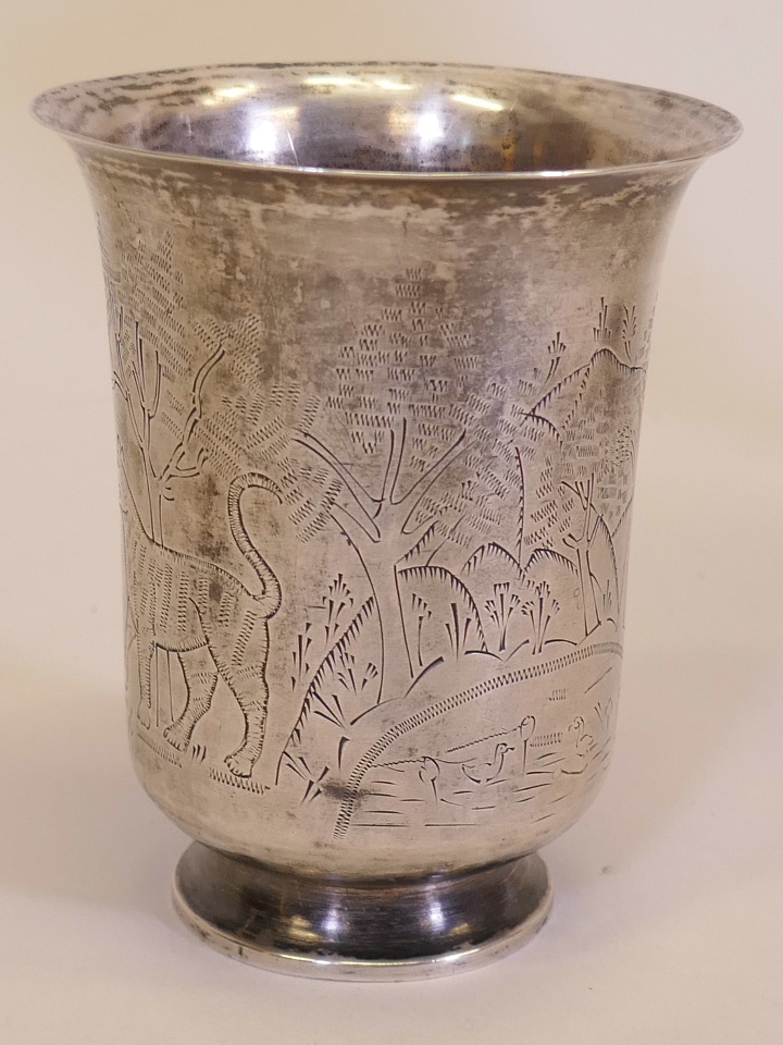 A C18th French silver beaker with engraved decoration of a lion, tiger, stag and a dancing man, - Bild 2 aus 2