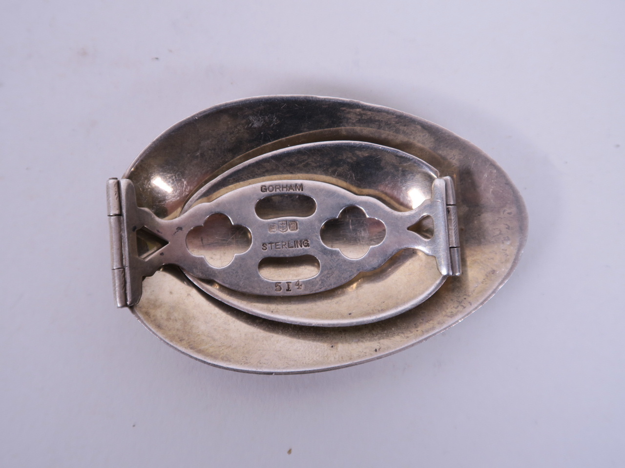 A folding silver two part doctor's spoon, 2½" long folded - Bild 2 aus 2