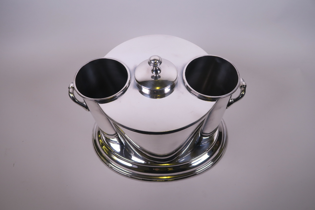 A silver plated twin section, two handled wine cooler, 12½" x 9" - Bild 3 aus 3