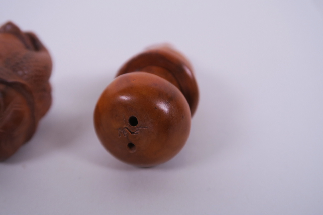 A collection of three carved wood netsuke in the form of gourds, carp and toads, signed to base, - Image 5 of 5