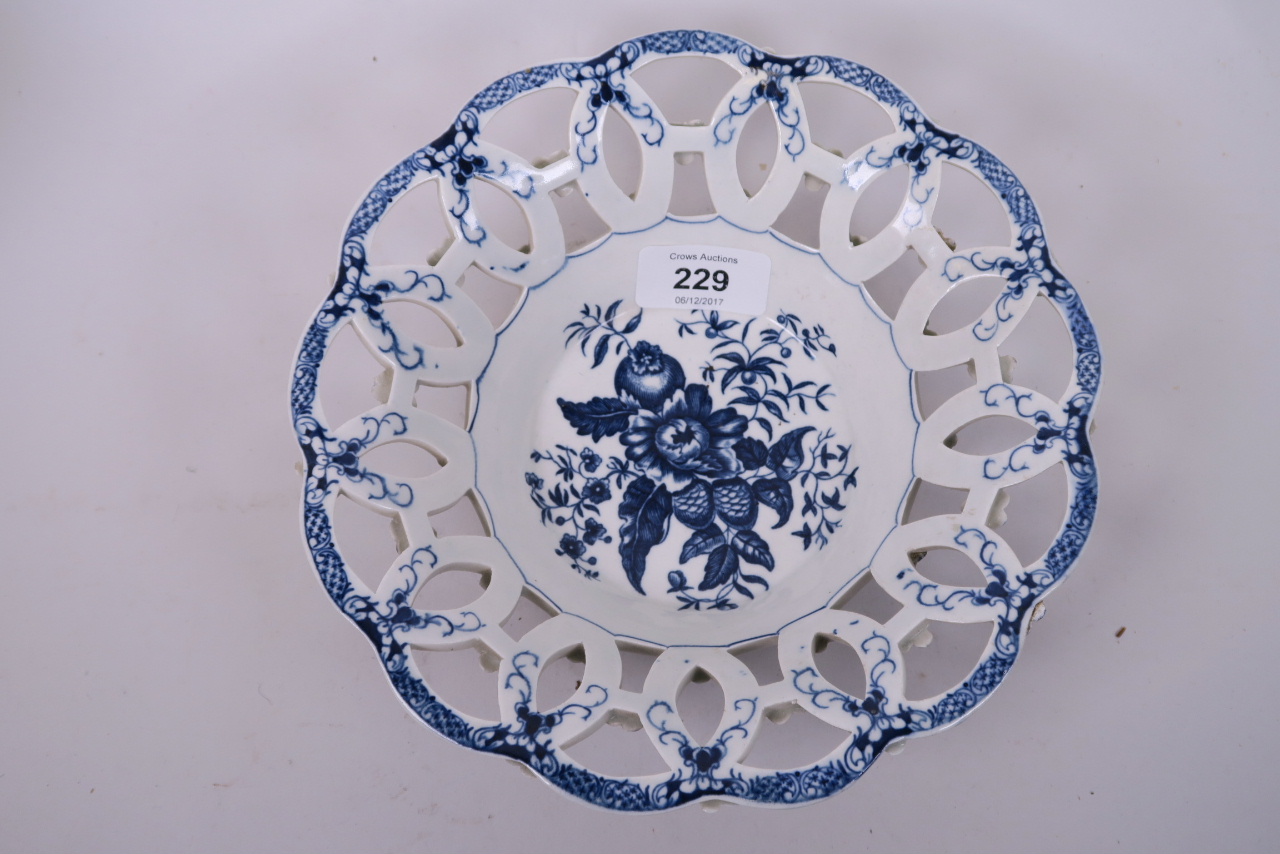 A C18th Worcester blue and white basket, with pierced sides and pinecone decoration, 8" diameter - Image 2 of 4