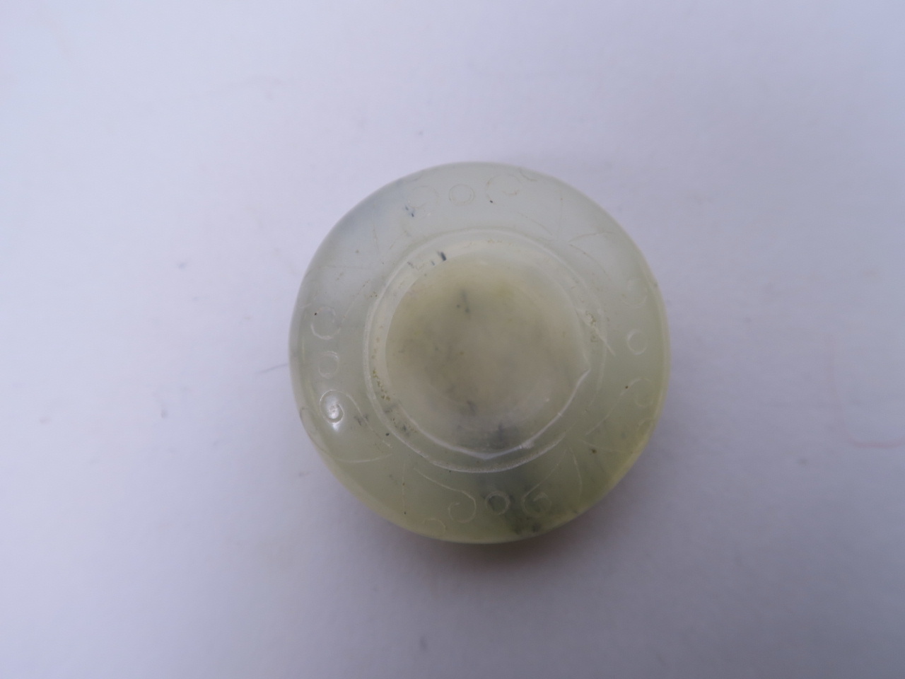 A Chinese carved jade water holder, 2" diameter - Image 3 of 3