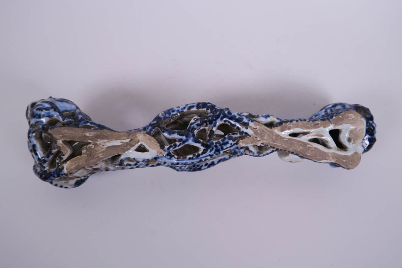 A Chinese blue, white and red porcelain ruyi in the form of a fruiting branch, 12" long - Image 3 of 3