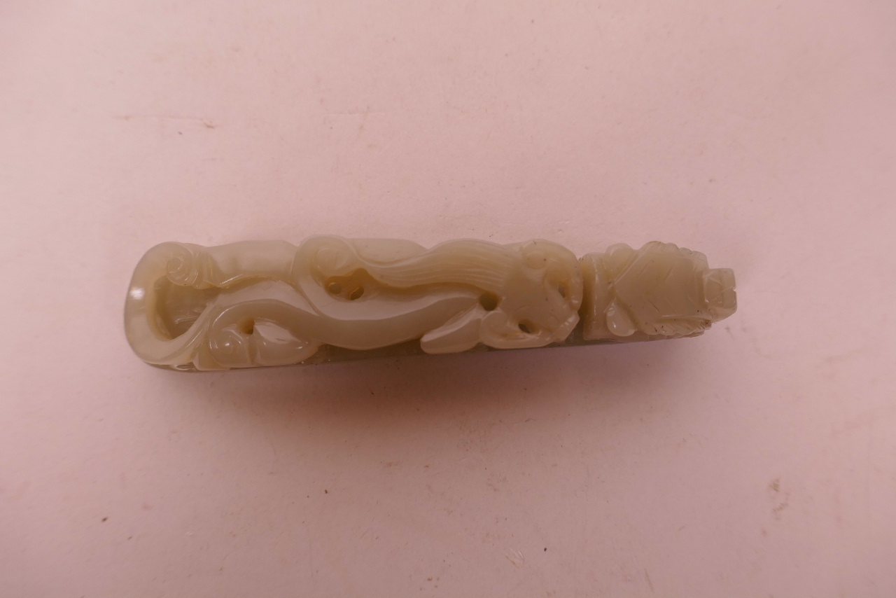 A Chinese carved celadon jade belt hook with dragon decoration, 4" long - Image 2 of 2