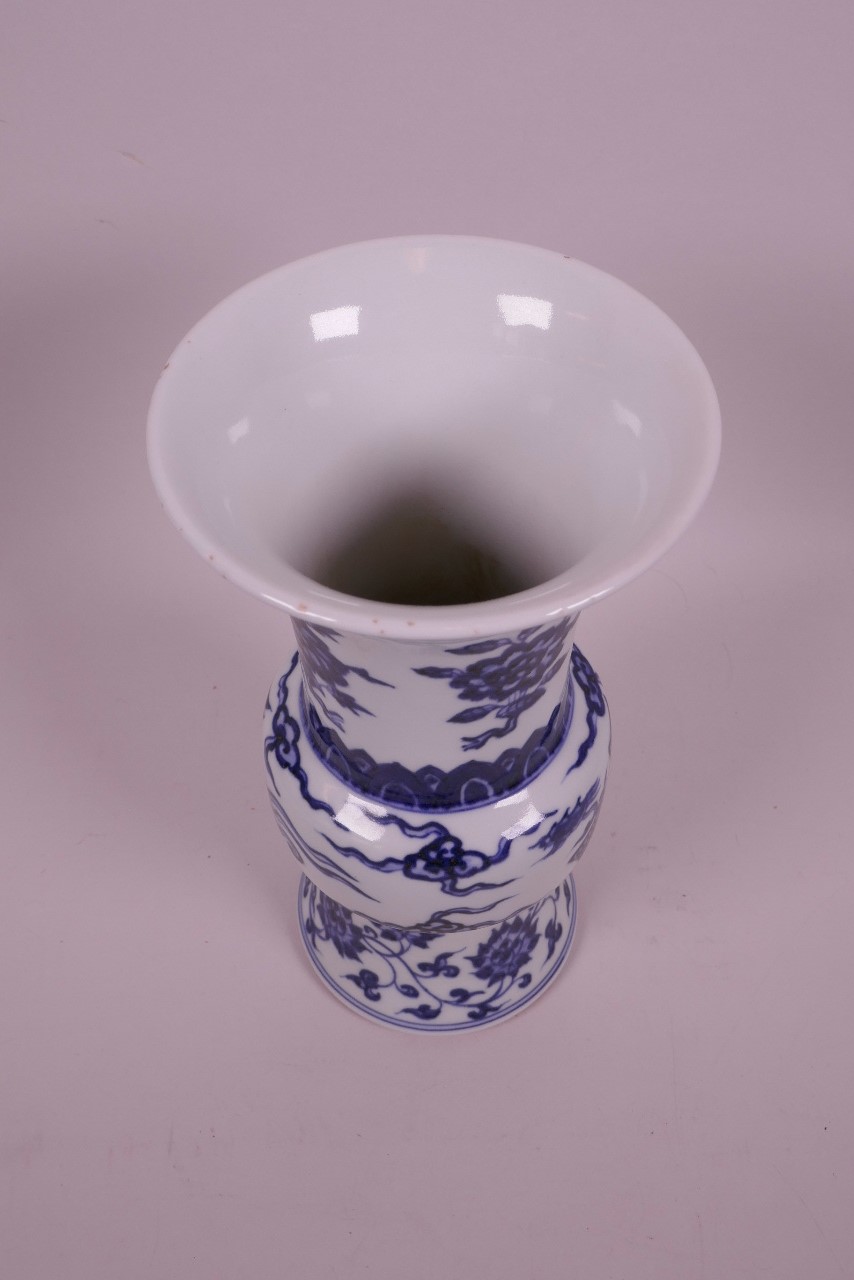 A Chinese blue and white porcelain gu shaped vase with phoenix and flower decoration, 6 character - Image 3 of 4