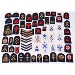 LARGE QUANTITY OF BRITISH ROYAL NAVY CLOTH TRADE / PROFFICIENCY BADGES