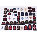 LARGE QUANTITY OF ROYAL NAVY CLOTH TRADE / PROFFICIENCY BADGES