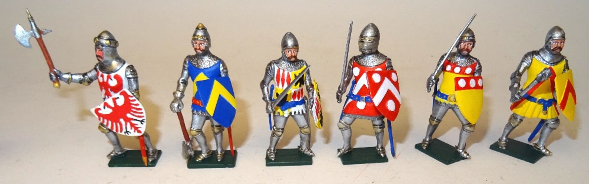 Tradition 52mm scale Knights of the Hundred Years War - Image 2 of 3