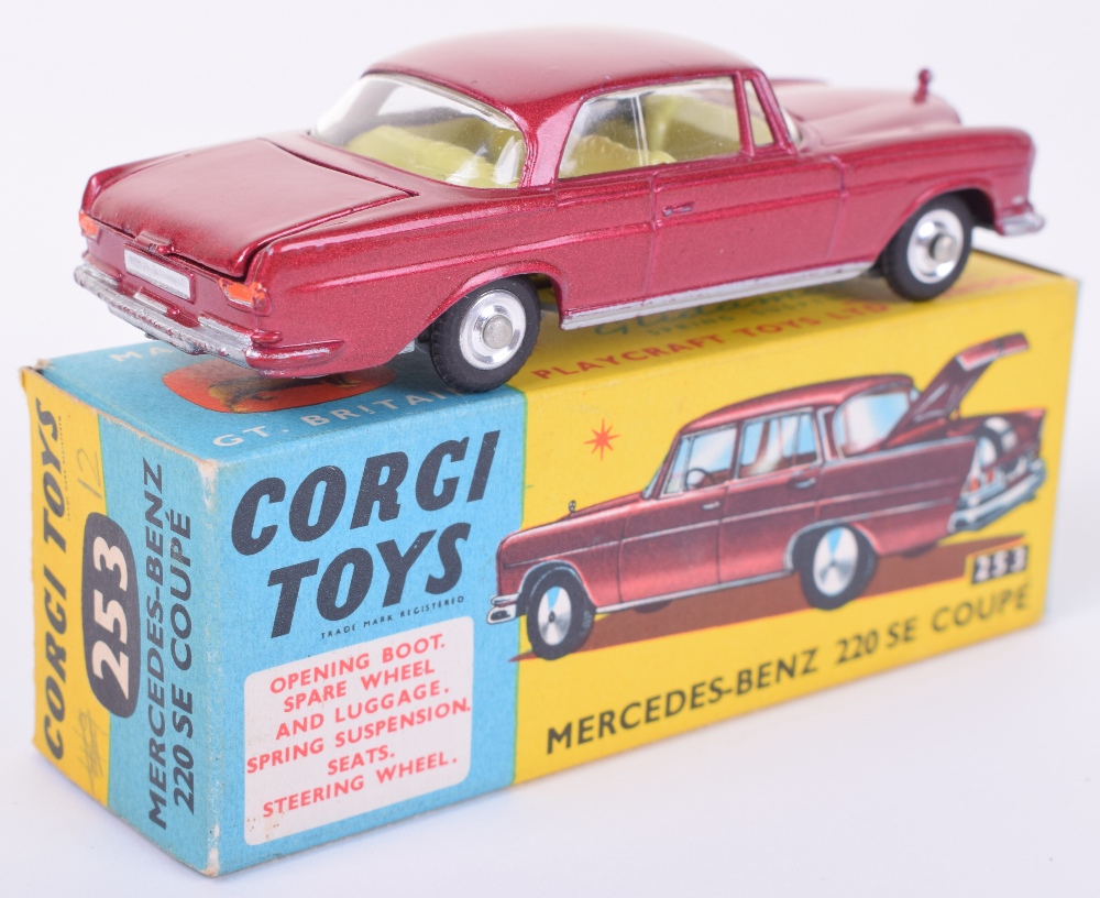 Corgi Toys 253 Mercedes-Benz 220 SE Coupe - Image 2 of 2