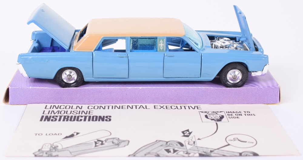 Scarce Corgi Toys 262 Lincoln Continental Executive Limousine - Image 4 of 4