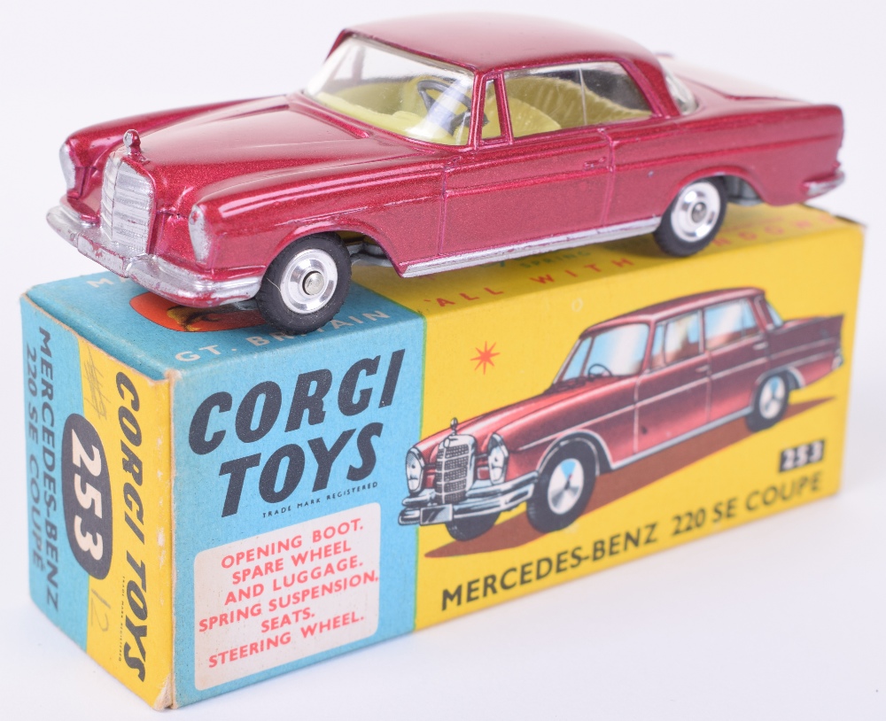 Corgi Toys 253 Mercedes-Benz 220 SE Coupe