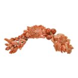 Big brooch in yellow gold, low gold and pink coral