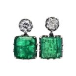 Pair of earrings with diamonds and emeralds