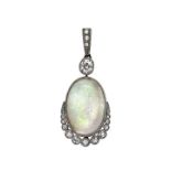 Pendant in white gold, diamonds and opal