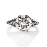 Solitaire ring in platinum and diamonds