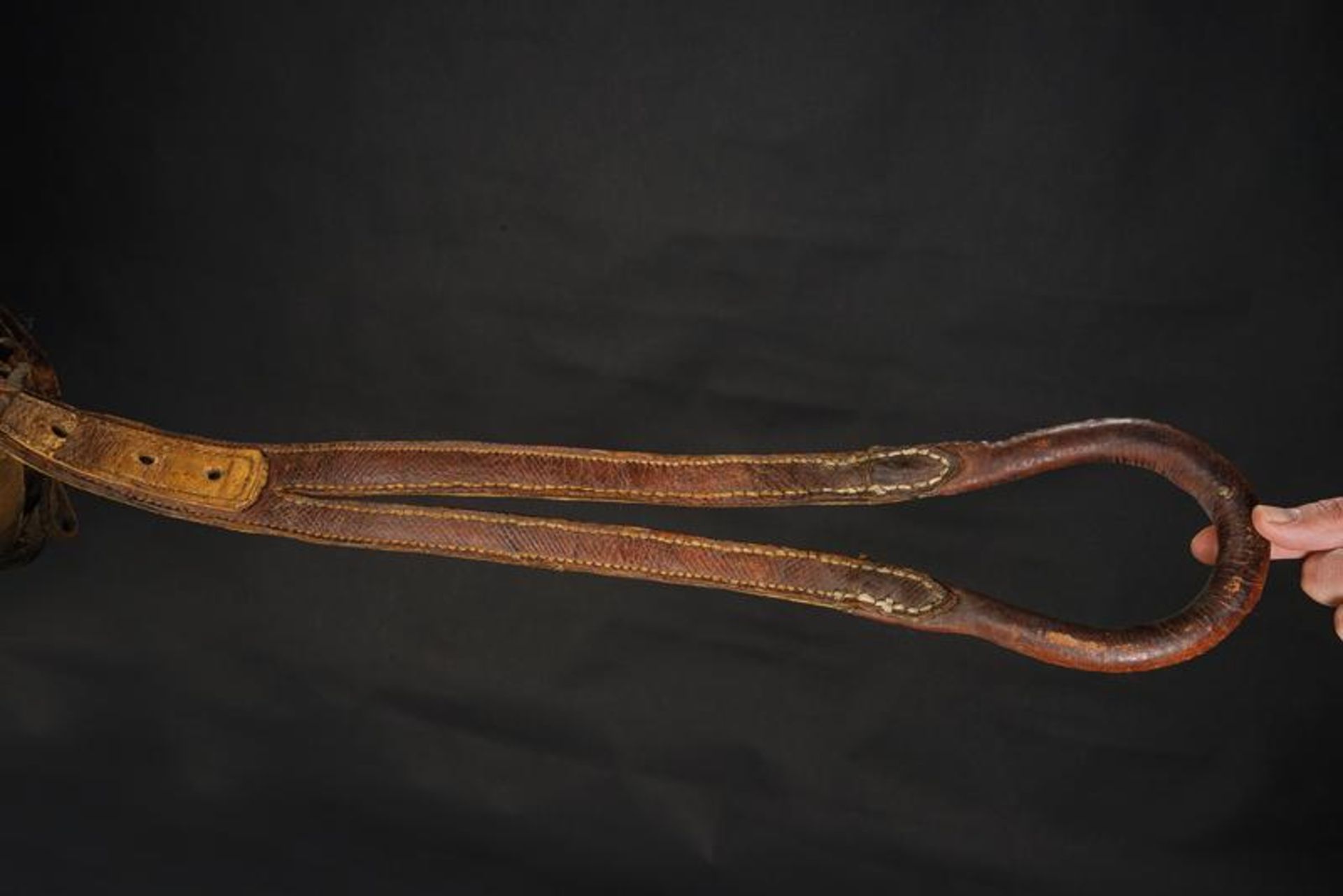 A saddle with stirrups - Image 5 of 5