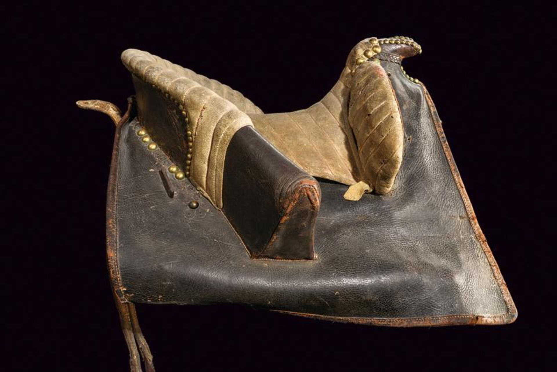 A saddle with stirrups - Image 3 of 5