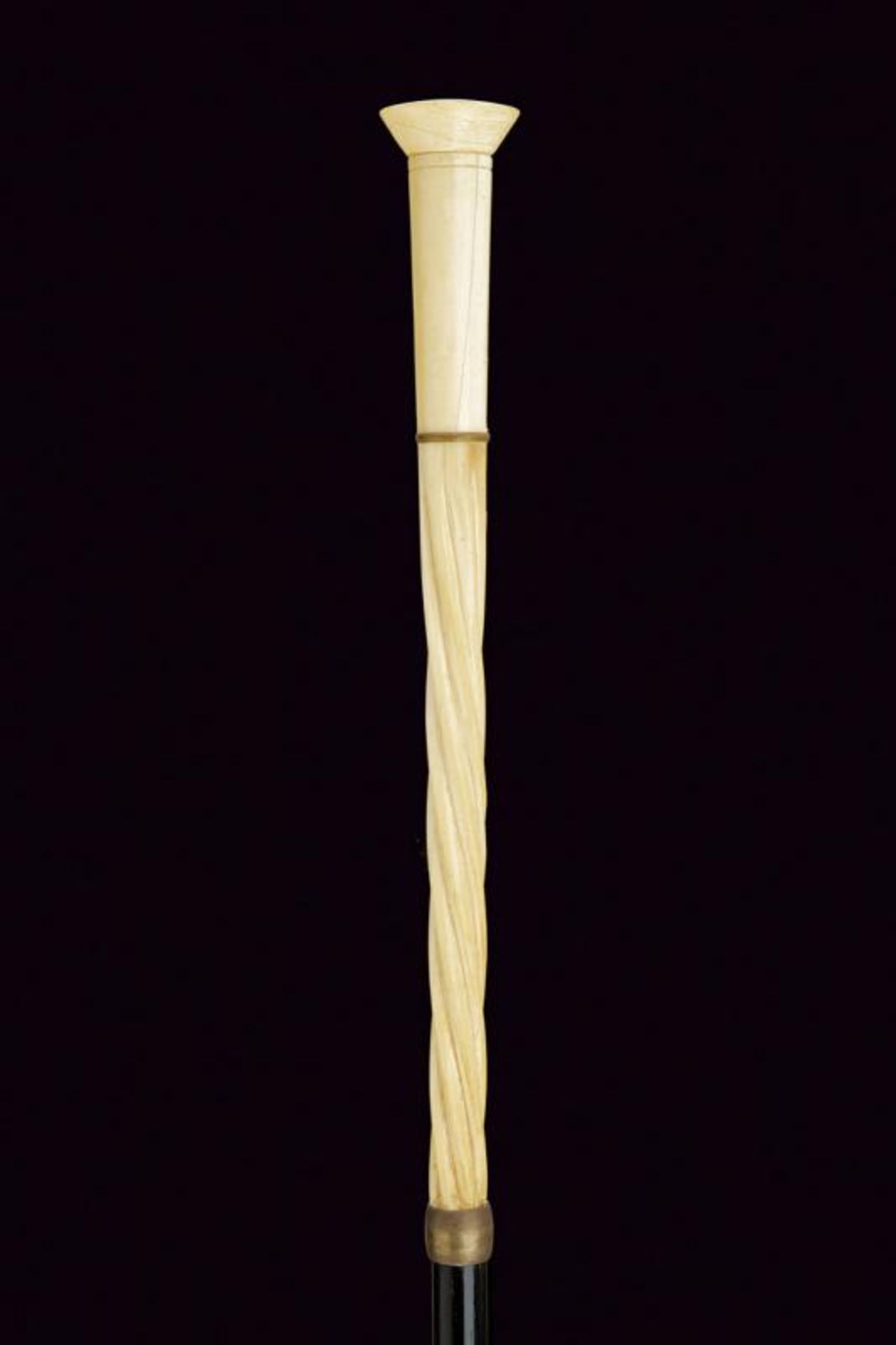 A walking stick with carved ivory grip - Bild 2 aus 3