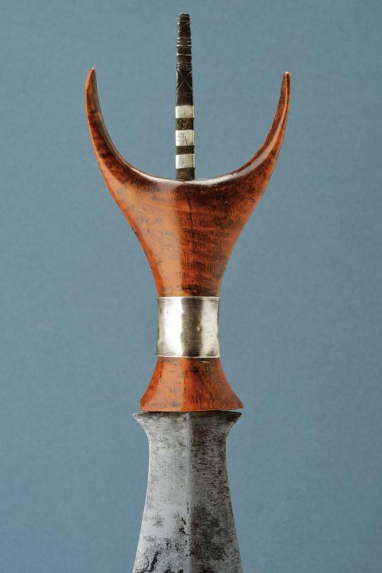 A Mandaya dagger - Image 2 of 3