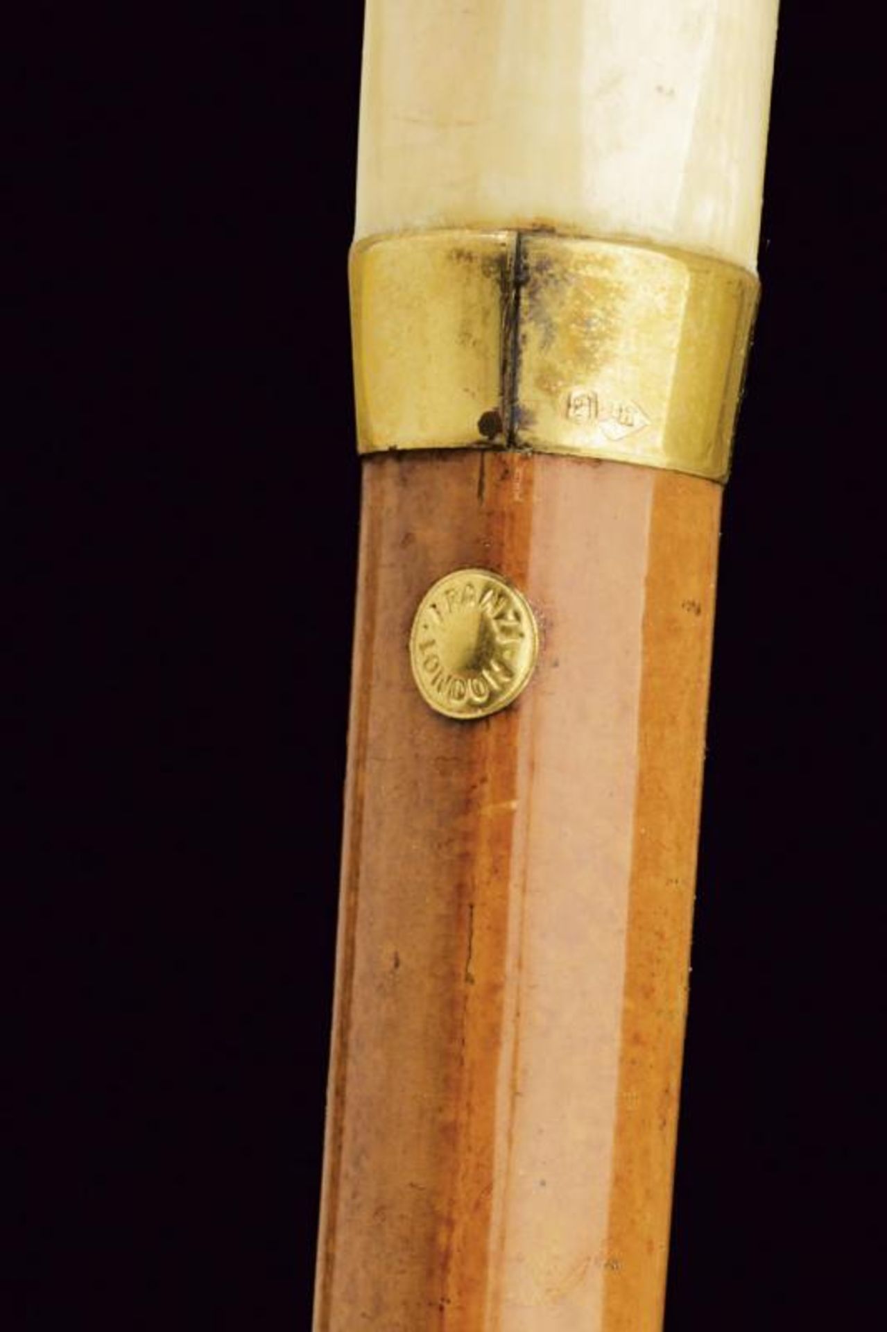 A walking stick with carved ivory grip - Bild 3 aus 4